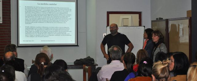 Las conclusiones de la investigación epidemiológica ordenada por el Ministerio de Salud fueron presentadas a los vecinos el martes último.