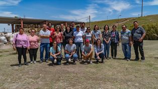 Además de las capacitaciones a alumnos y recuperadores urbanos, los representantes del Ministerio de Ambiente entregaron composteras para las escuelas primarias.