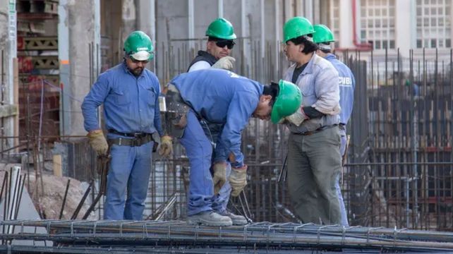 Actividad económica. El indicador construcción muestra una tasa de cambio interanual positiva por primera vez desde finales de 2022