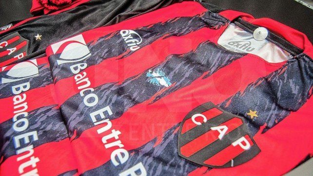 El detalle de las Islas Malvinas en la nueva camiseta de Patronato.