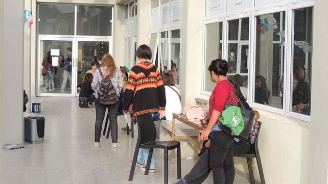 Para estudiar. Son 93 las carreras que ofrece la Universidad.