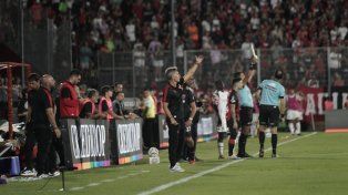 Lucas Bernardi dirigió a Newells ante Estudiantes.