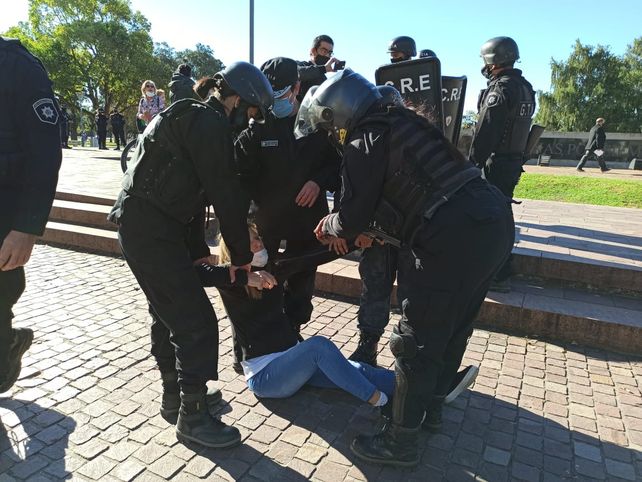 Las imágenes de los incidentes del Monumento por la protesta anticuarentena