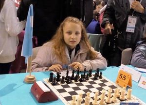 Lucia Izaguirre debutó con triunfo en el mundial de ajedrez