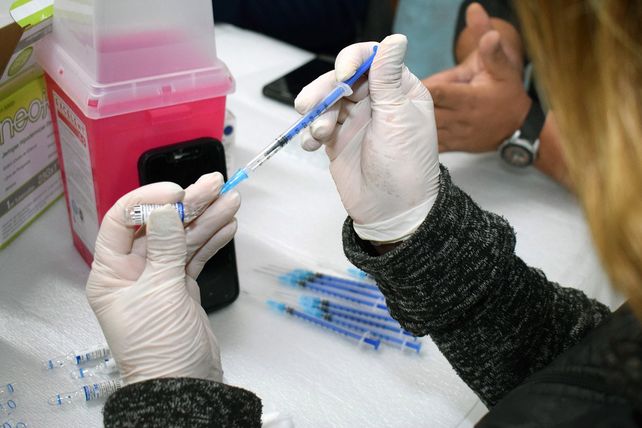Covid: desde este sábado vacunan en la Escuela Hogar