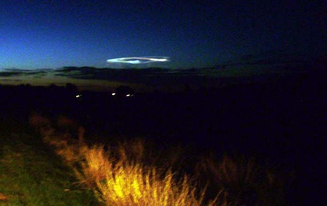 Lluvia de estrellas. La luz brillante cruzó anteanoche el cielo de medio país y llenó a la gente de preocupación.