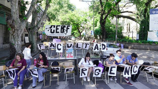 Clases públicas en facultades de la UNR para defender la educación universitaria