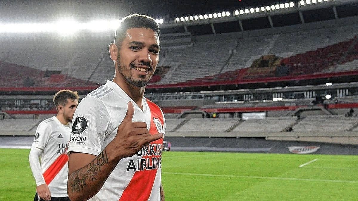 River le compró un 20% de David Martínez a Defensa