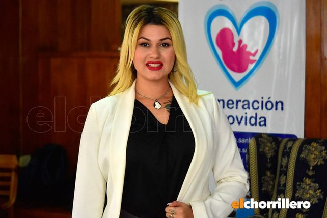 Una militante neonazi y ex feminista brasileña diserta en Santa Fe