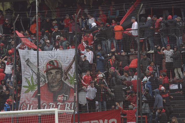 Los incidentes vinculados con la hinchada de Newells hicieron que el partido con Morón se juegue con público rojinegro. &nbsp;