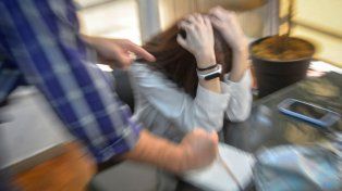 De acuerdo a la Organización Internacional del Trabajo (OIT), la violencia laboral es una problemática recurrente que se caracteriza por el abuso hacia una persona con el fin de excluirla o someterla. Se puede ejercer por agresión física, acoso sexual o violencia psicológica que ocasionan daños físicos, psíquicos, sexuales y/o económicos.
