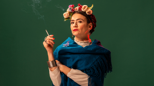 Laura Azcurra encarna a Frida Kahlo en Frida ¡Viva la vida!