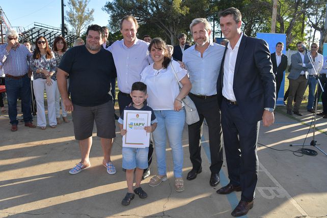 Gustavo Bordet inauguró 350 viviendas en Concordia