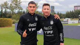 Facundo Buonanotte, actualmente en Brighton de Inglaterra, cumplirá su sueño de jugar con Messi.&nbsp;