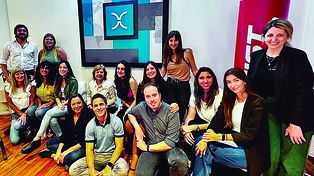 El equipo al frente de Turismo Carey, una empresa con trayectoria y compromiso.
