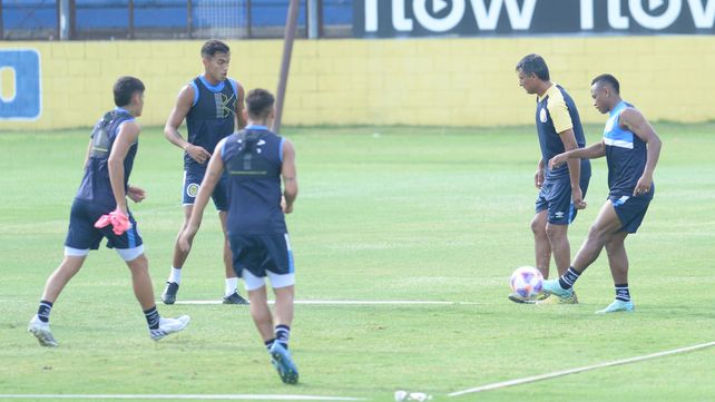 Jaminton Campaz, en el trabajo de fútbol en espacios reducidos. El colombiano dijo que está bien desde lo físico.