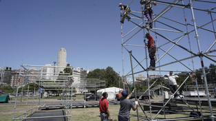En el parque Nacional a la Bandera ya se están instalando las estructuras para la Fiesta de las Colectividades.
