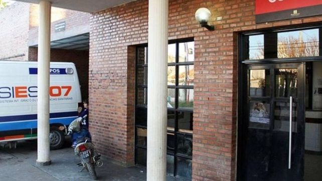 La víctima llegó por sus propios medios al hospital Anselmo Gamen.