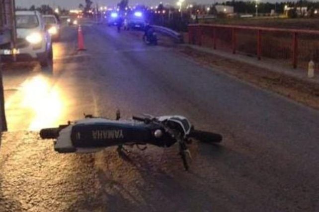El conductor de una motocicleta cayó sobre la banquina de la ruta AO12 y falleció.&nbsp;