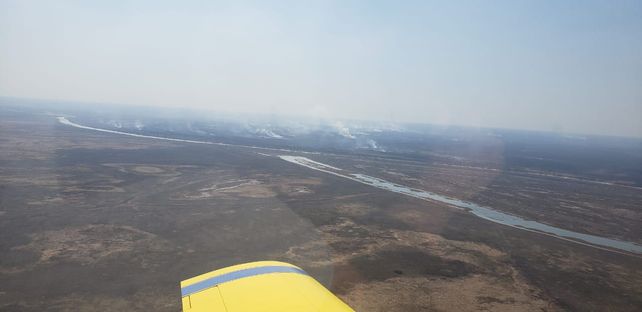 Cómo se combate el fuego desde el aire: la experiencia de un piloto aplicador en primera persona