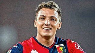 Mateo Retegui anotó uno de los goles en la gran victoria de Genoa sobre Roma.
