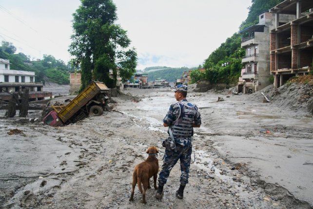 La riada de Nepal ya suma al menos 392 muertos y 1.300 desaparecidos