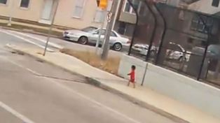 Una chofer de colectivo rescata a una bebé que deambulaba en la calle