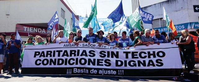 La provincia analizará otras fórmulas alternativas a la cláusula gatillo para actualizar sueldos de docentes