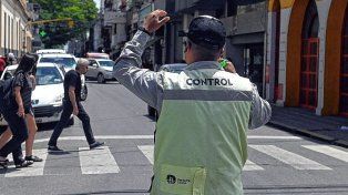 Desvíos de colectivos y cortes de tránsito por la renovación de redes de agua potable en calle Salta