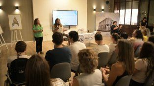 En el marco del Día Nacional de la Accesibilidad y el Día Mundial de las Personas con Síndrome de Down, la Municipalidad de Paraná organizó una charla.