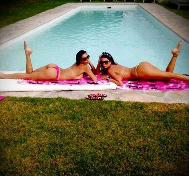 Jelinek y Paz Cornú, relajadas y sensuales en Punta Jelinek y Paz Cornú, relajadas y sensuales en Punta