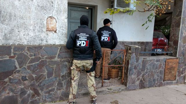 Amanecer policial. Los allanamientos fueron ayer a la mañana.