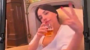 Tamara Petinatto en una imagen del video que trascendió junto a Alberto Fernández.