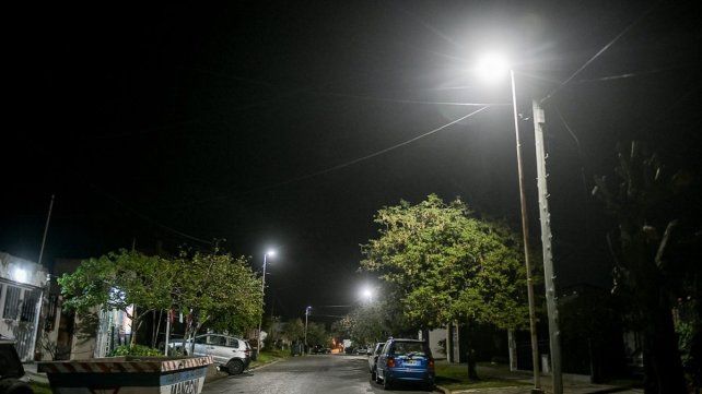 En la Vecina Villa Hermosa se instalaron 121 nuevas luminarias LED.&nbsp;