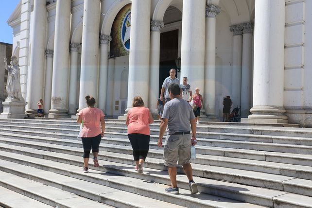 Se cumple el tradicional recorrido de Las Siete Iglesias en Paraná