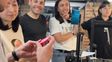 Jóvenes diseñan e imprimen 300 medallas en 3D para el fútbol femenino