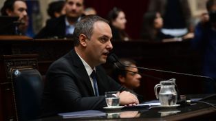 Interpelación a Adorni: la oposición, con un ojo en los votos y otro en el humor social