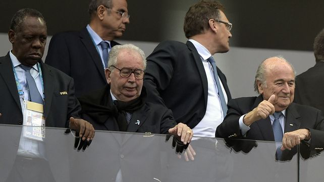 Julio Grondona junto a Joseph Blatter, presidente de la Fifa entre 1998 y 2015.