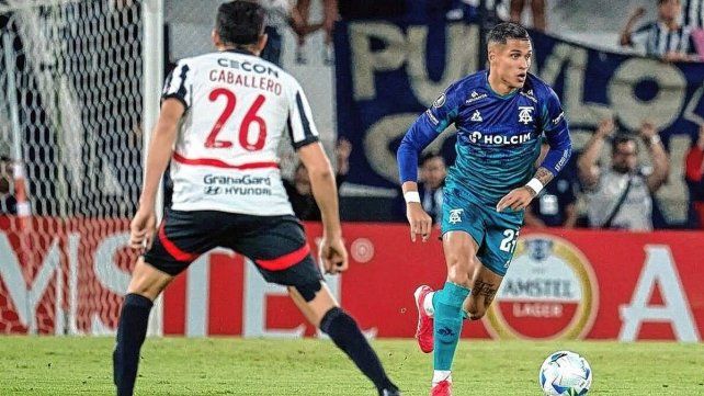 Con DT interino, Talleres recibe a Libertad de Paraguay