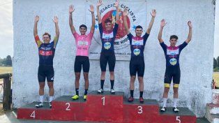 El podio de Elite y Sub 23 de la competencia de ciclismo.
