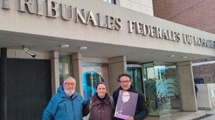 La comitiva que se presentó en los Tribunales Federales para reclamar indagatorias por la muerte de Ponce de León.