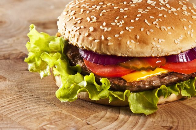 Mirá lo que le pasa a tu cuerpo después de comer una hamburguesa