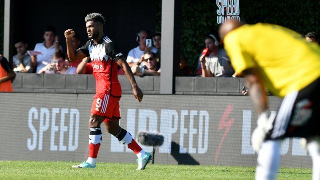 River golea sin inconvenientes a Deportivo Riestra.