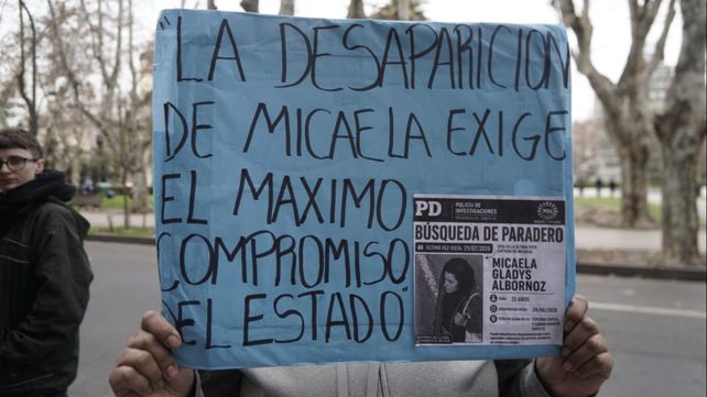 Familiares y amigos de Micaela Albornoz se habían manifestado este mediodía frente a Gobernación.