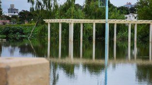 Ante la creciente del río Uruguay, ocho familias de Concordia fueron evacuadas. Piden no transitar por la zona de la Costanera.