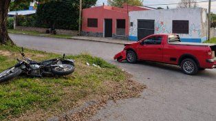 Victoria: un joven motociclista sufrió una grave fractura en un choque