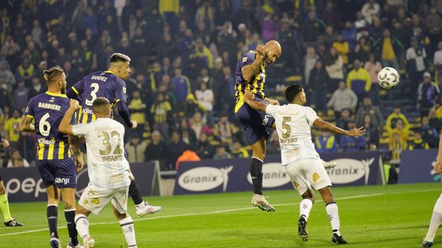 Quintana se eleva y el cabezazo pasará cerca.