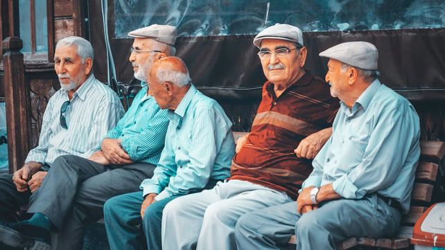 Jubilaciones: cómo quedarán en abril con DNU del Gobierno