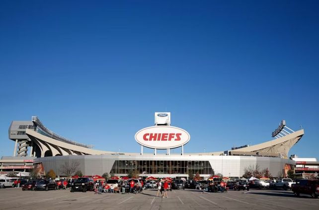 El estadio de Kansas City está certificado por Guinness World Records como el recinto deportivo al aire libre más ruidoso del mundo y ha albergado un récord de cinco campeonatos de conferencia de la NFL consecutivos.
