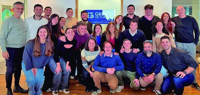 El equipo al frente de la agencia de viajes Grupo 3 de Turismo.